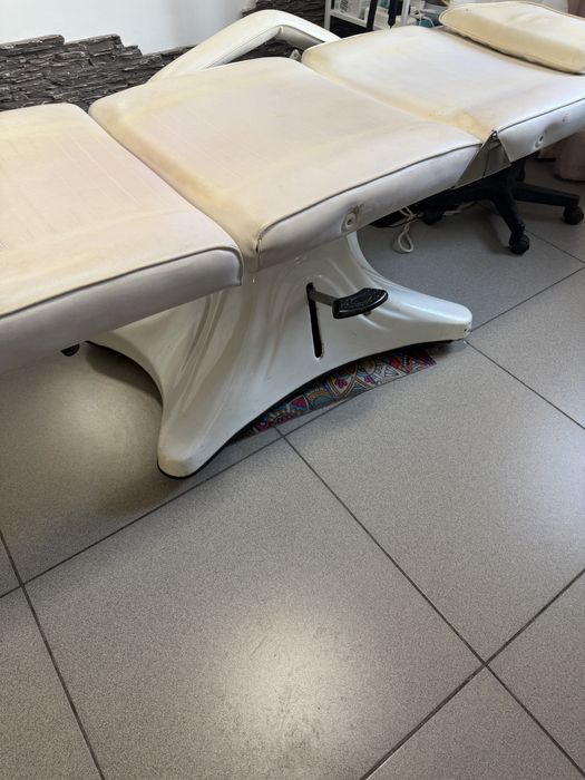 Кушетка выдерживает до 200 кг