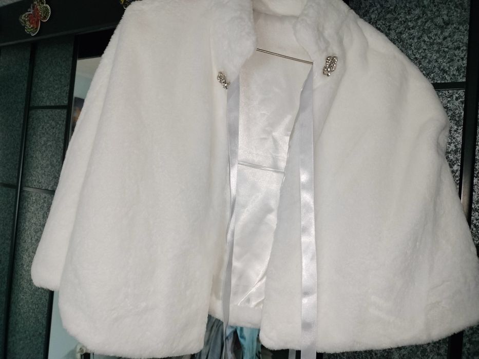 TOATE NOI NEPURTATE!trena; capa stil ș