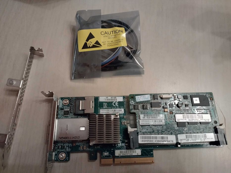 Продавам оригинален HP 633537-001 Smart Array P222 RAID контролер