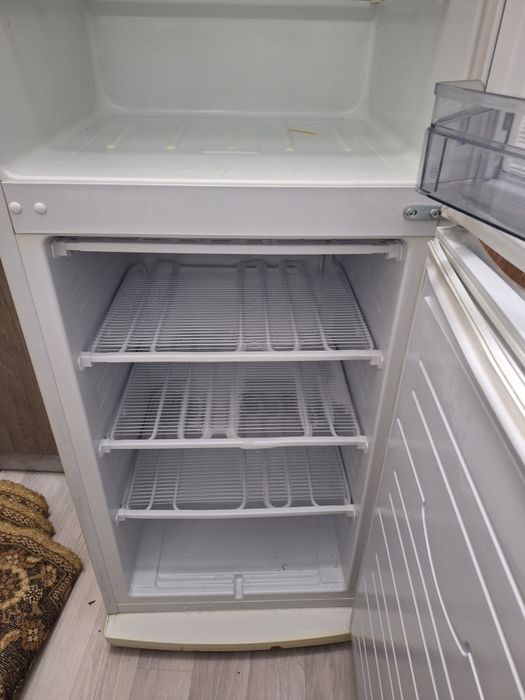 Продам Холодильник Атлант