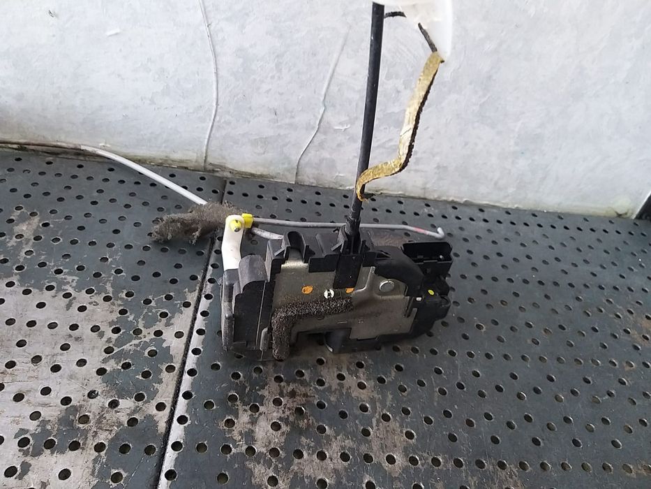 Broasca usa stanga fata nissan qashqai j10 facelift