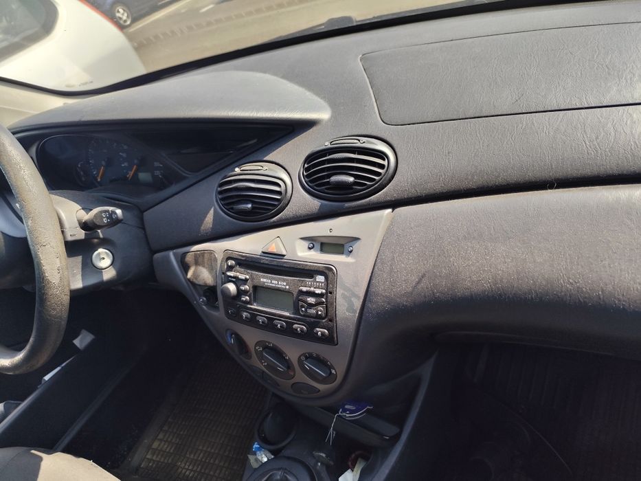 Ford Focus 2003 1,6 Benzina