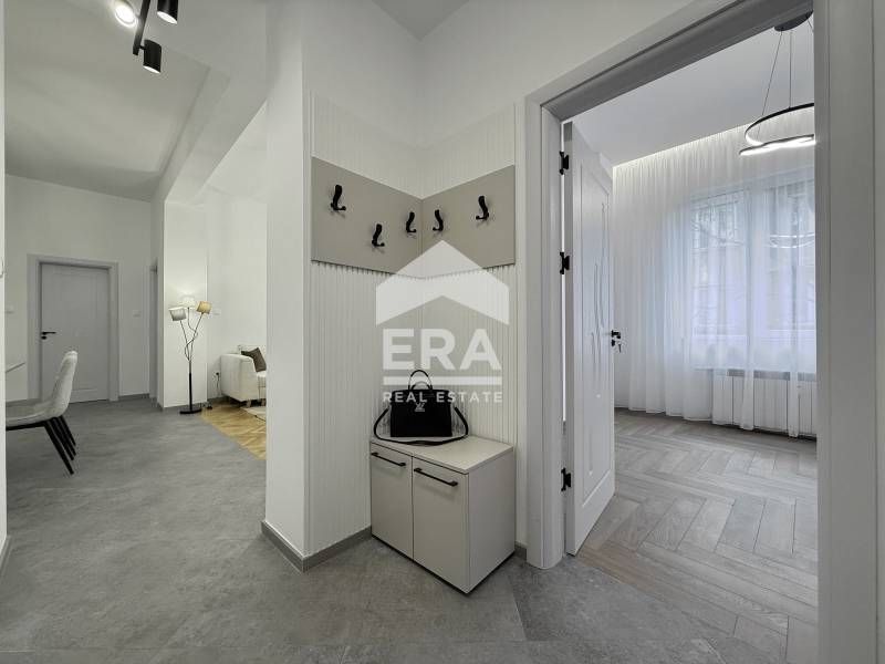 Продава се Тристаен апартамент в София, Център - 87 кв.м за 2902 €/кв.м - Снимка #3