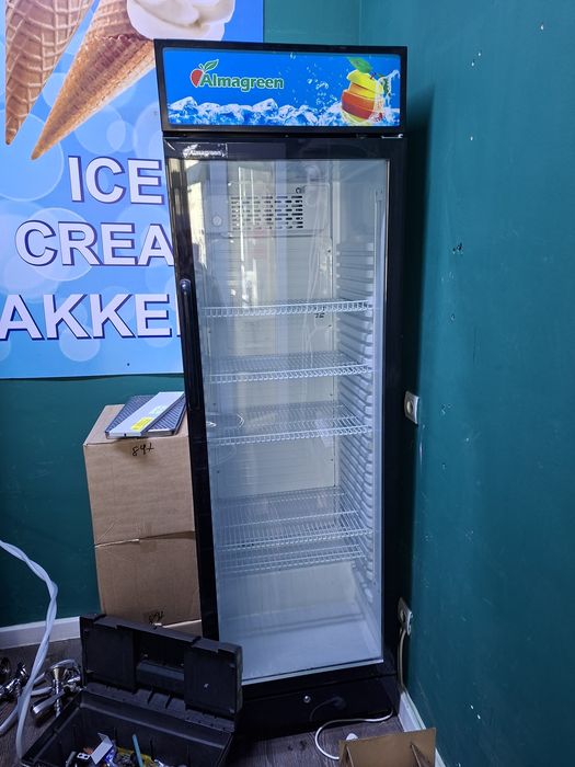 Витринный холодильник