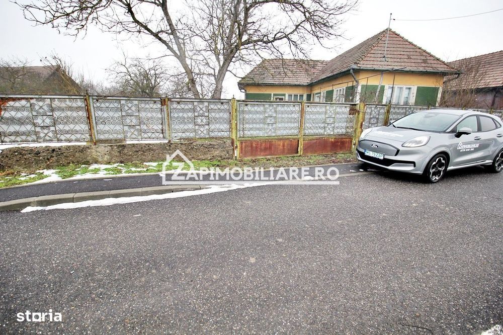 Casa 3 camere,1 baie,100 mp, 2.700 mp teren,0% comision