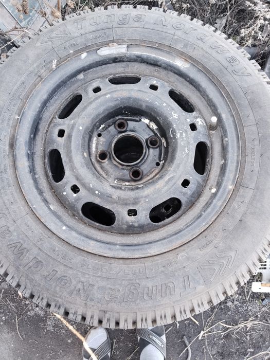 Продам резину и диски.