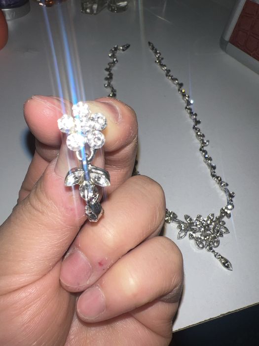 Продам.     Колье с сережками