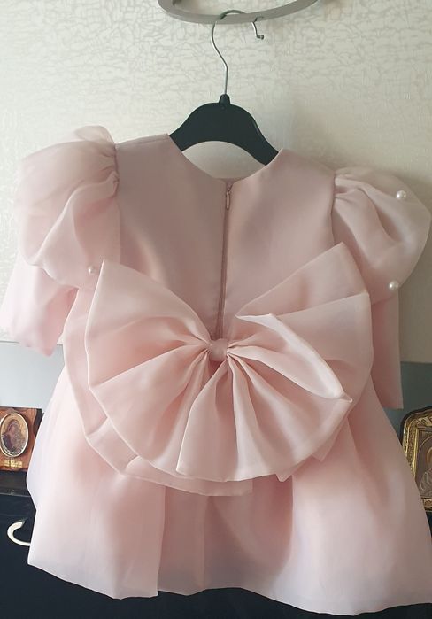 Vand rochita eleganta pentru 1 anisor