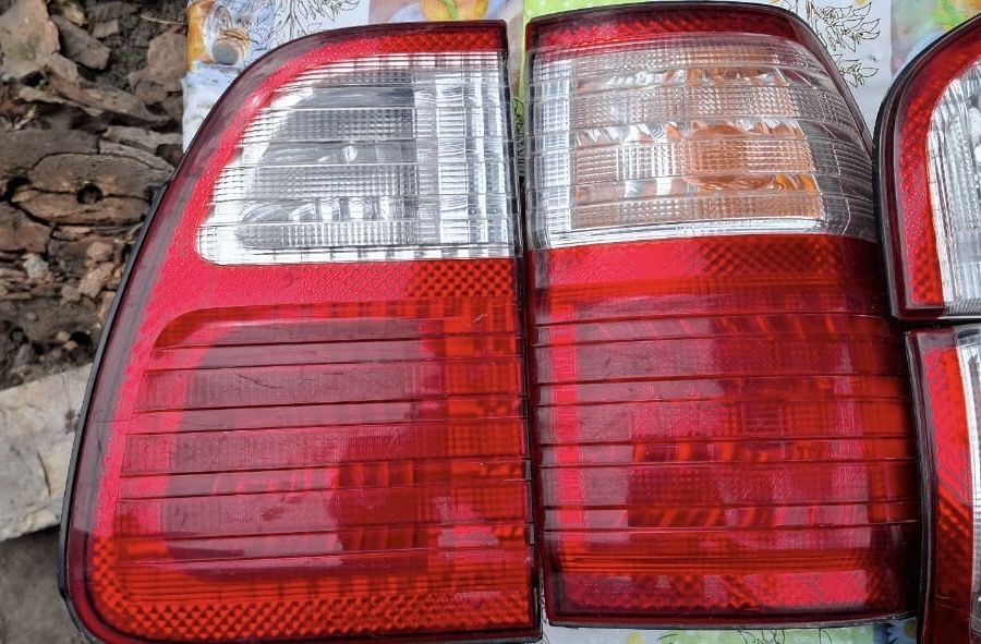 Задние фонари Lexus LX470