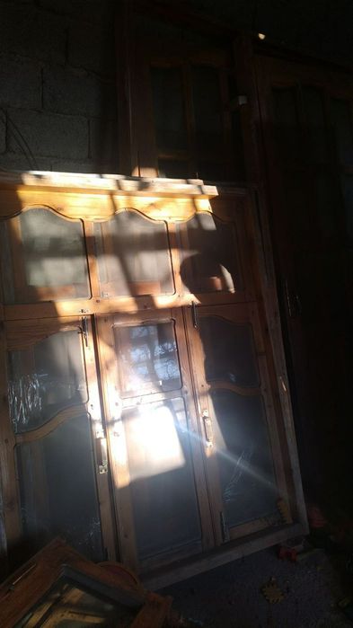 3 ta eshik. 3 ta deraza oy nasi bilan kampelikt