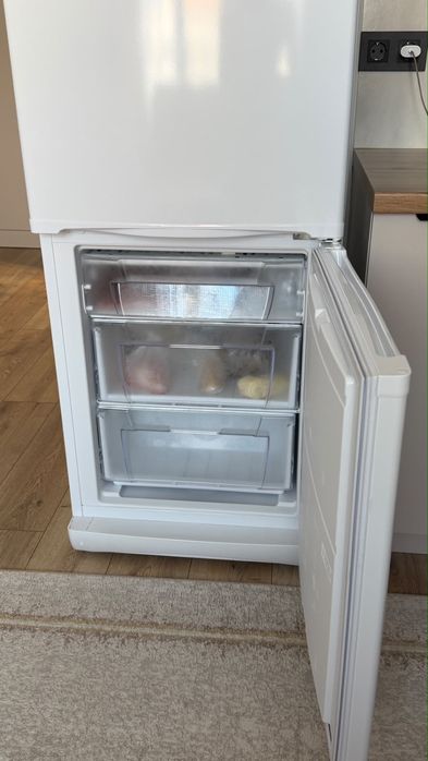 Холодильник Indesit