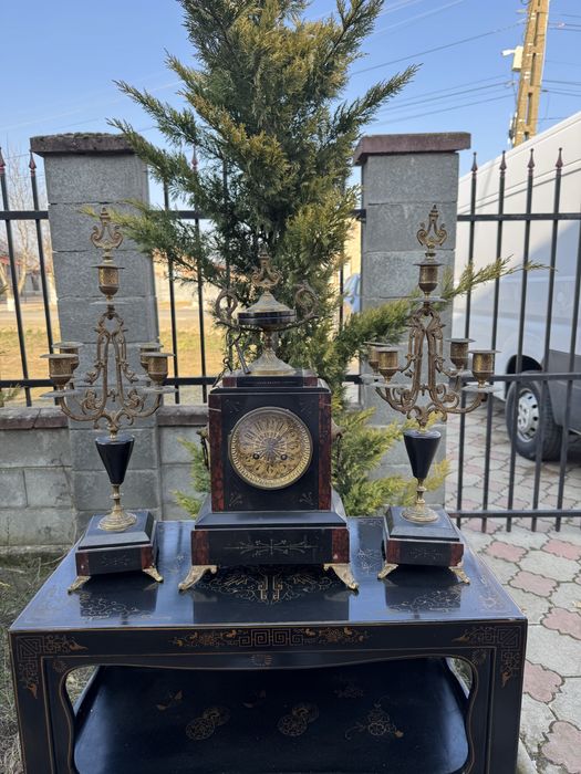 Ceas si doua sfesnice din marmura si bronz, stil napoleon III