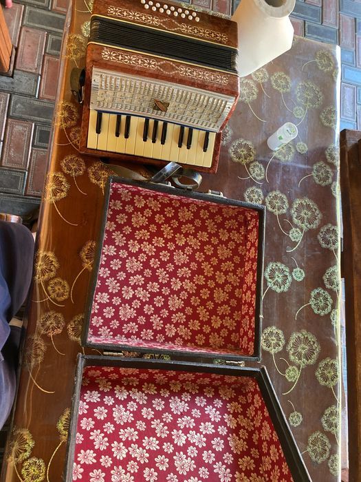 Vând Acordeon Tula (URSS) cu cutie originală