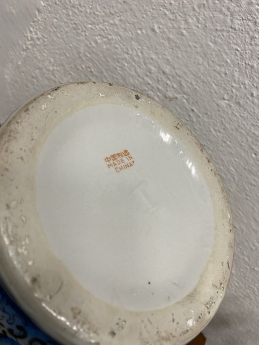 Китайска ваза от порцела с маркировка