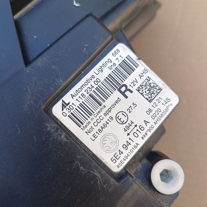 Десен фар Skoda Octavia 4 , 5E4941016A