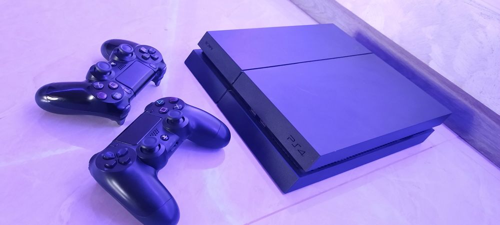 PlayStation 4 Orginal (Джойстик 2та) ичида уйини бн ( доставка бепул