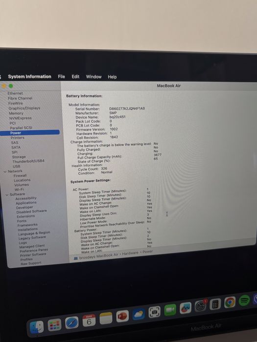 Macbook Air 13” Retina 2020 i3 8 GB RAM 256 SSD В отлично състояние