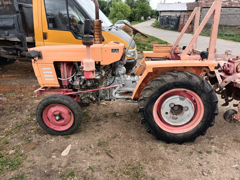 Vând tractor cu freză în stare de funcționare