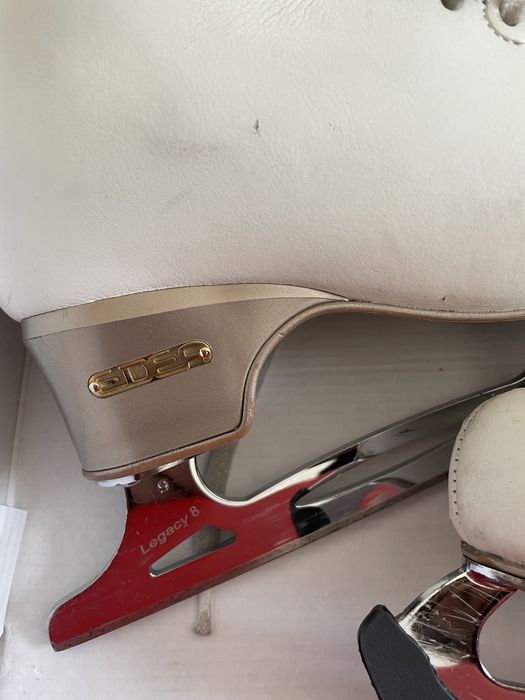 Коньки профессиональные