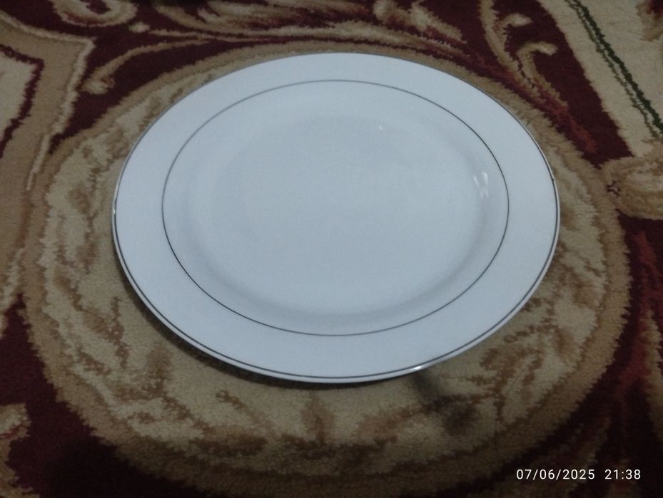 Чойнак, пиёла, коса. Оқ идишлар тўплами