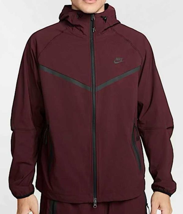 Nike tech woven size M