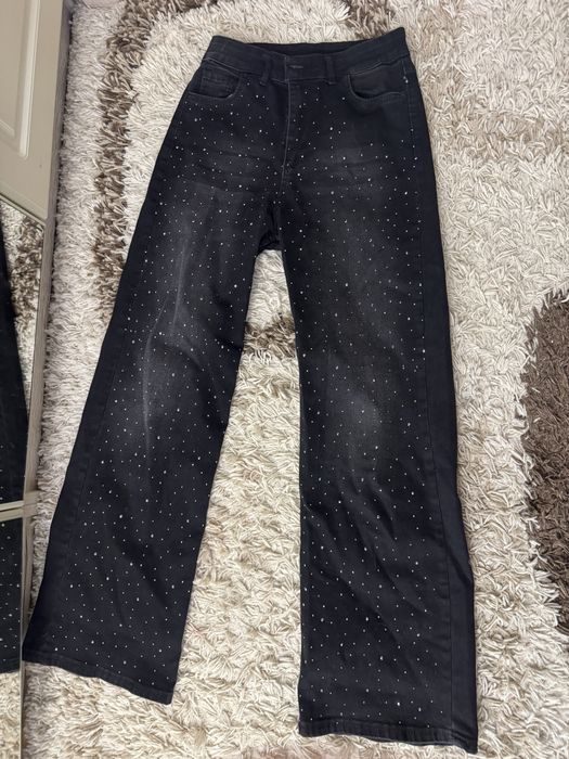 Черни дънки с камъчета