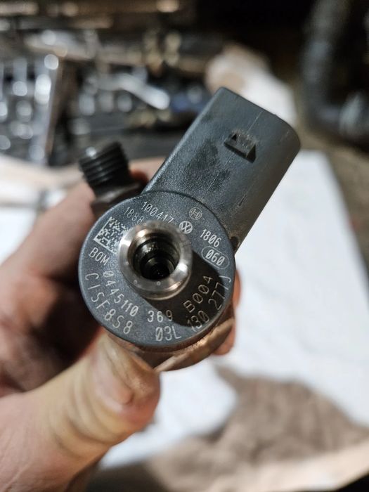 Injectoare CFF 03L130277J