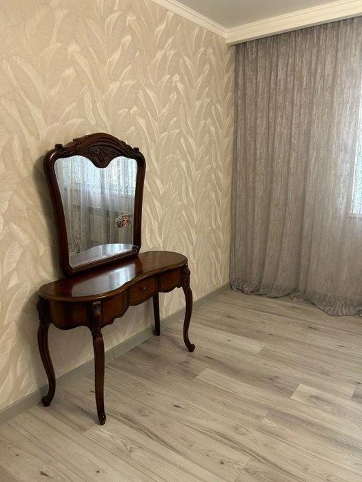 Продается кровать двухспальная с комодом