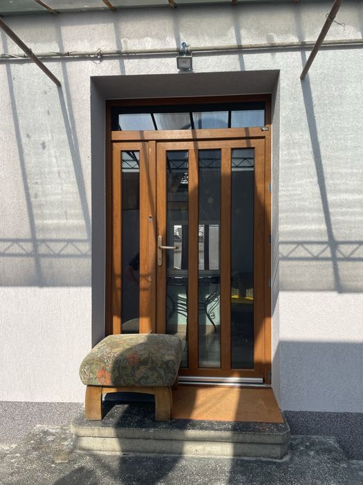 Apartament de 100m3 cu 3 camere si curte