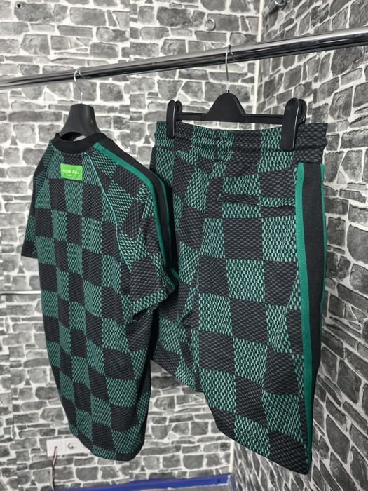 Lois Vieton летен екип