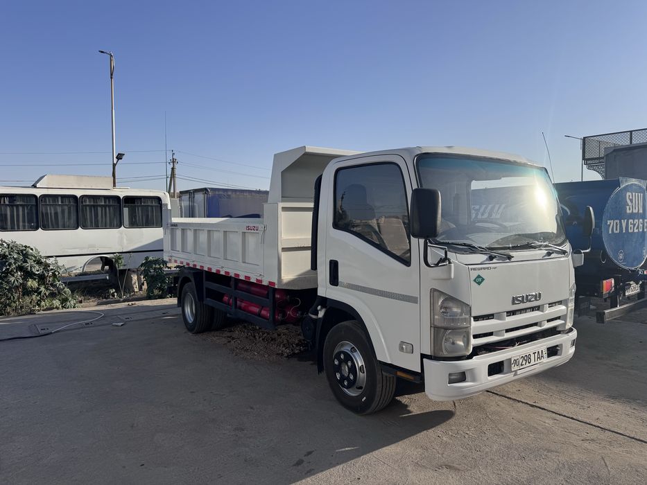 Isuzu Samasval 2011