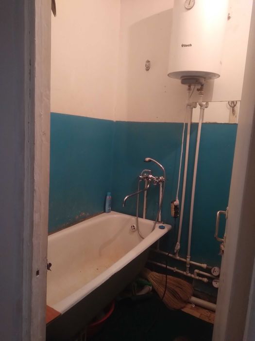 Srochna uy sotiladi 8MKR 2HONALI