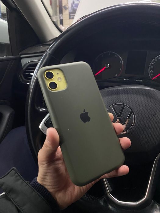 Айфон 11 продам.