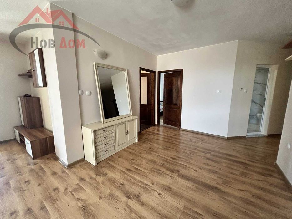 Просторен тристаен в кв. Акация