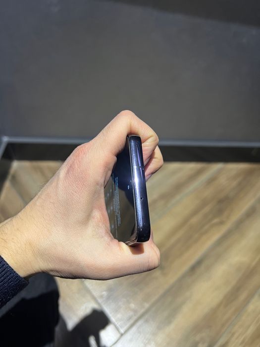 Продам Samsung S23 8/128 GB black в хорошем состоянии