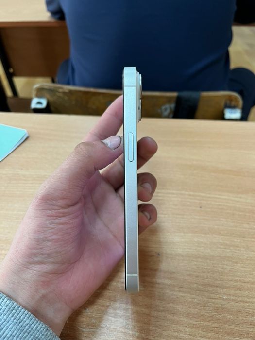 Айфон 14 белый.