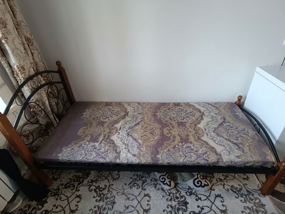 Продаётся красивая железная кровать с матрасом!