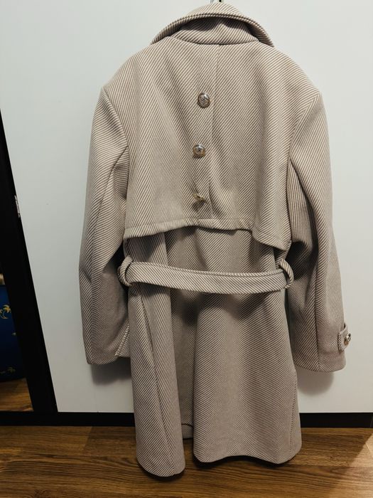 Дамско дълго палто.