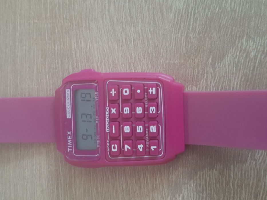 Ceas Timex cu Calculator, Vintage Style, Roz (Model T2N238) - Nou cu e