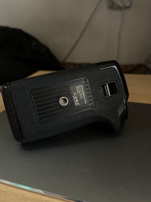 Продам батарейный блок для canon 750-760D