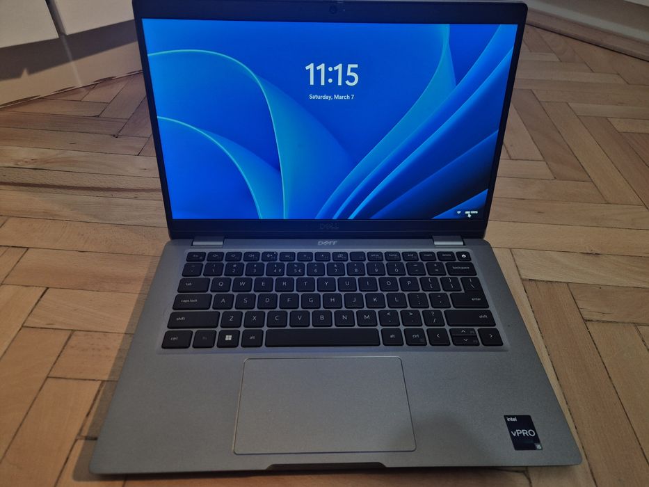 Vând laptop Dell 5330