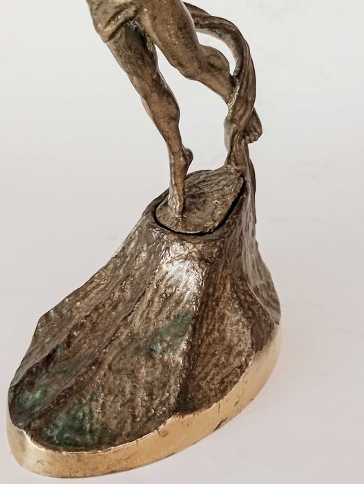 Бронзовая статуэтка "К звёздам".