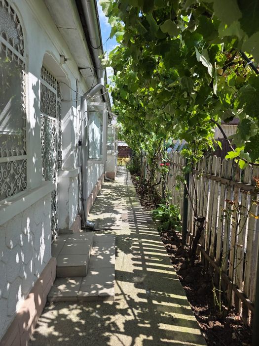 Închiriez casa cu curte în Centrul Ploieștiului