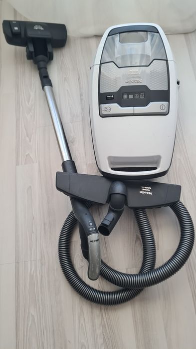 Aspirator miele in stare foarte buna.
