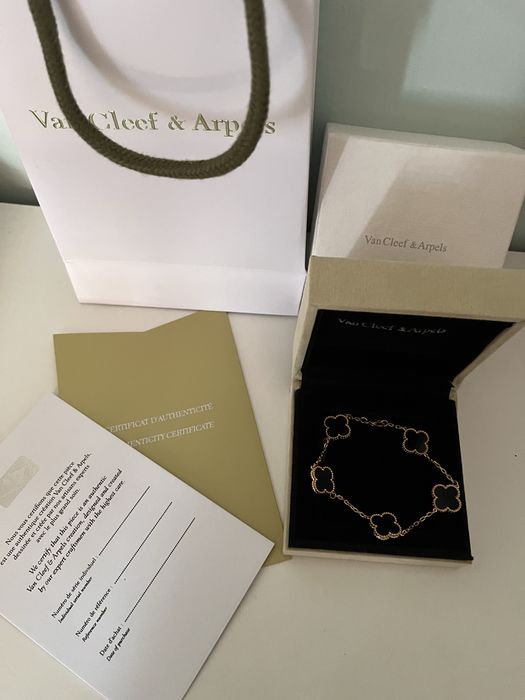 Женска гривна на Van cleef