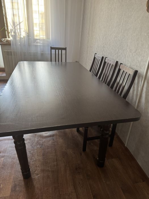 Продам стол для гостинной