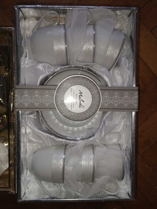 Set 6 cani + farfurioare Sigilat