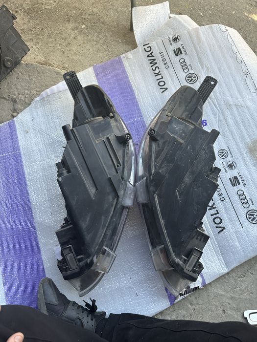 Faruri stanga dreapta ford fiesta.h1bb-13w030-ae.h1bb-13w029-ae.