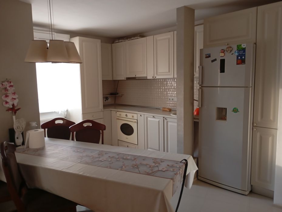 Închiriez apartament