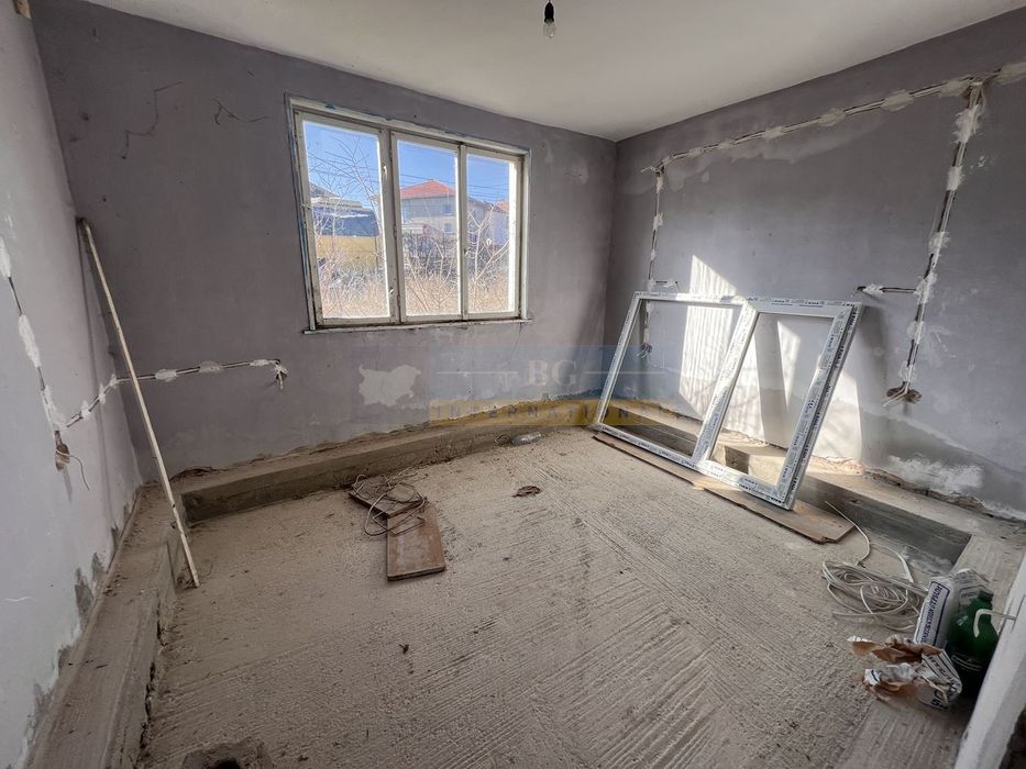 Къща с двор 760 кв.м_лице на 3 улици